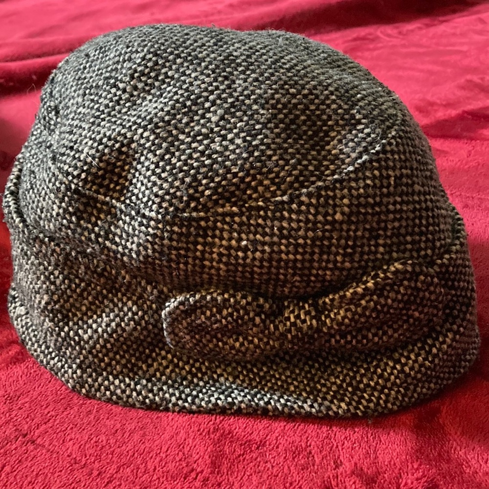 Mark grey hat